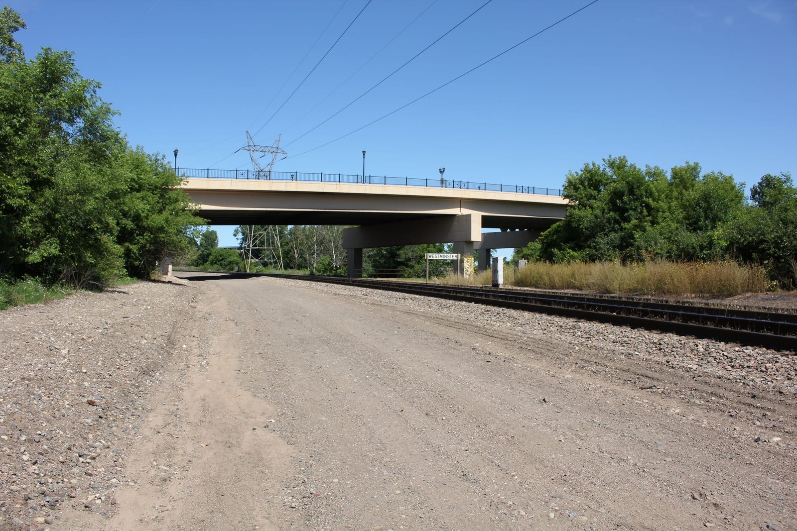 Overview of junction, tunnel approximately underneath